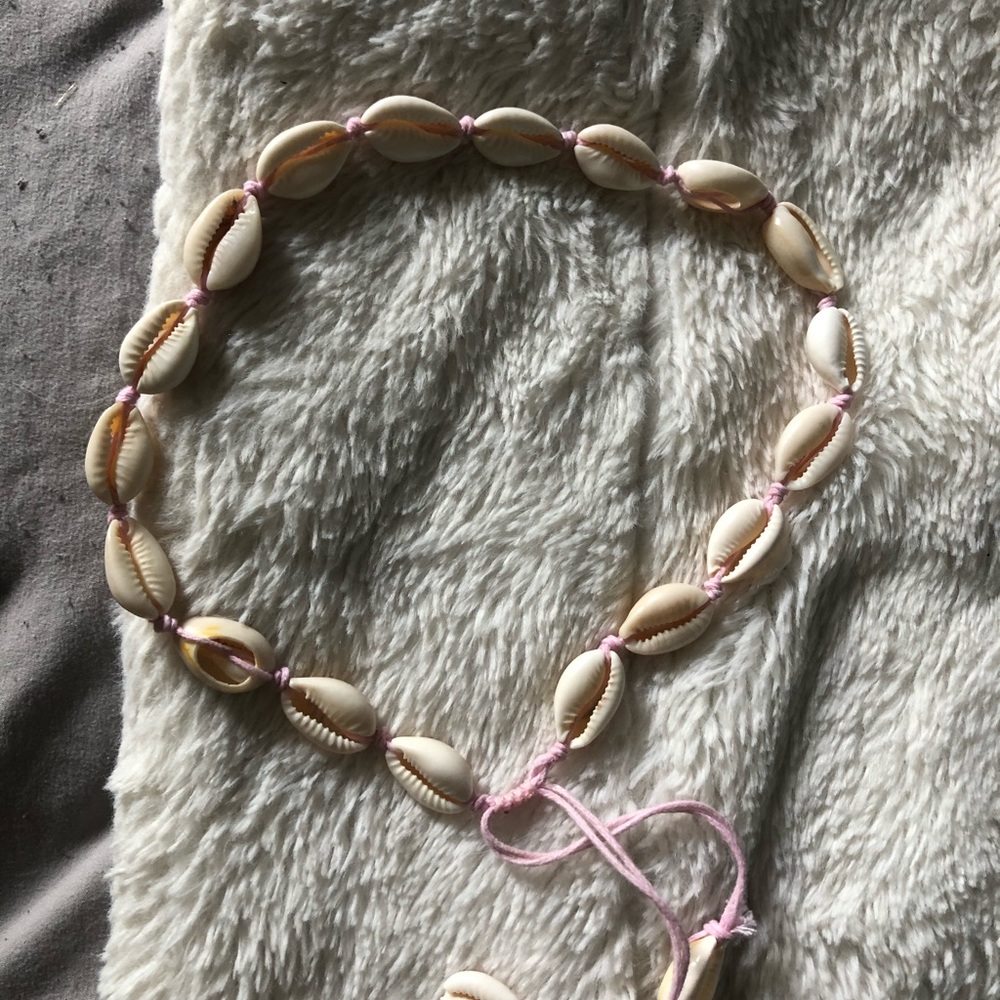 Seashell choker